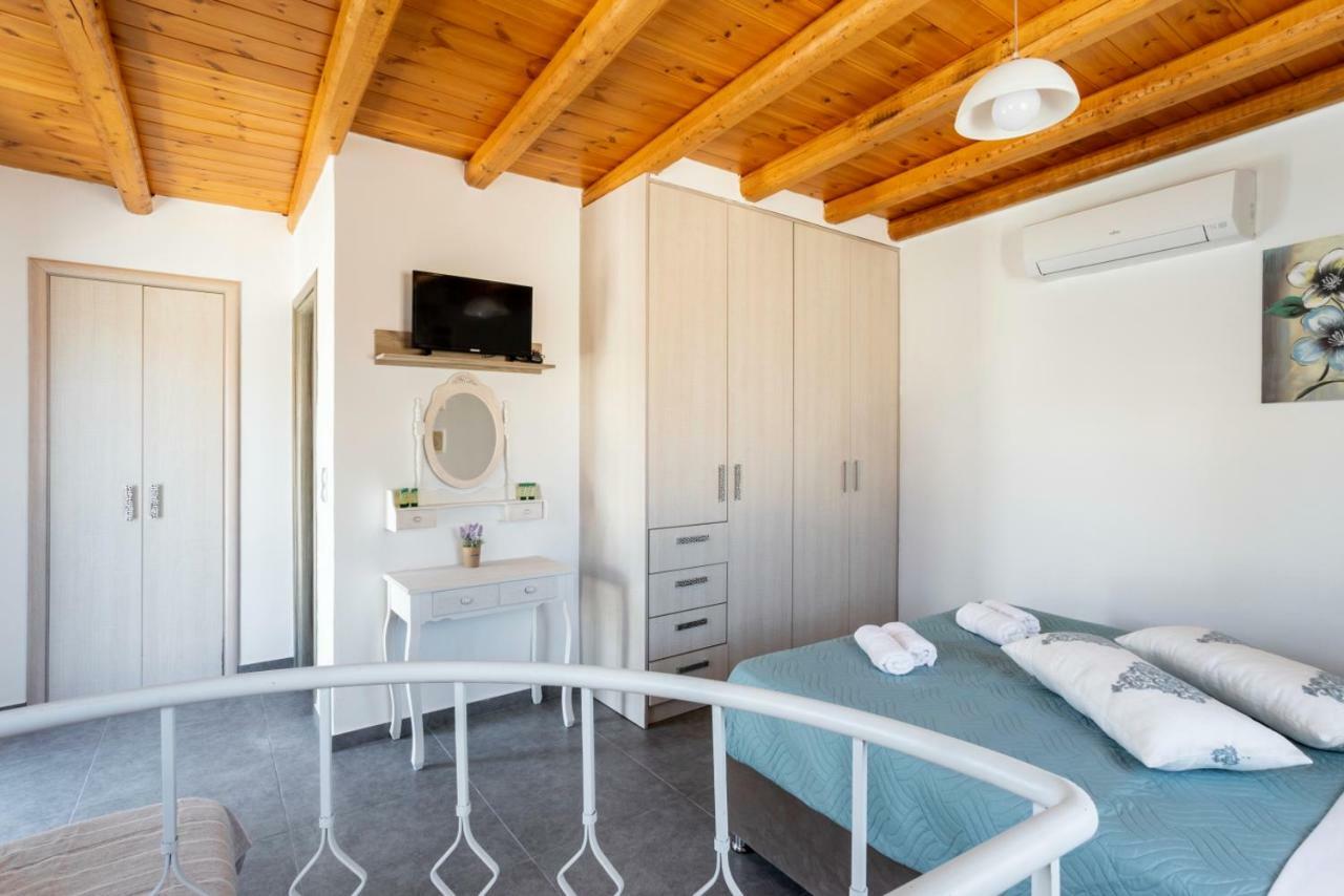 Marilena Natural Stone House, By Hellocrete Pigi  Luaran gambar