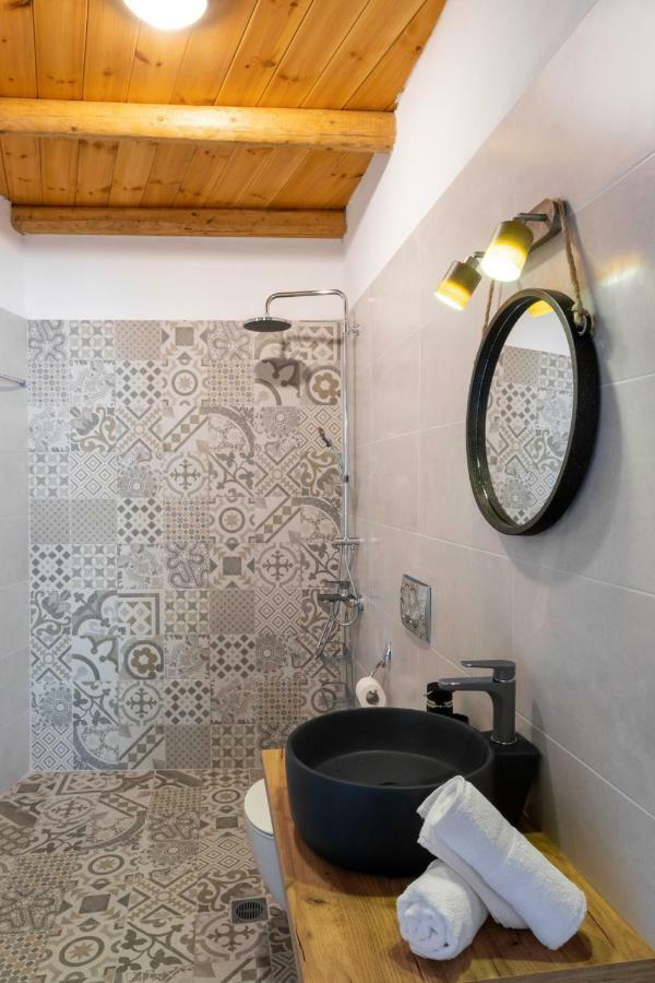 Marilena Natural Stone House, By Hellocrete Pigi  Luaran gambar