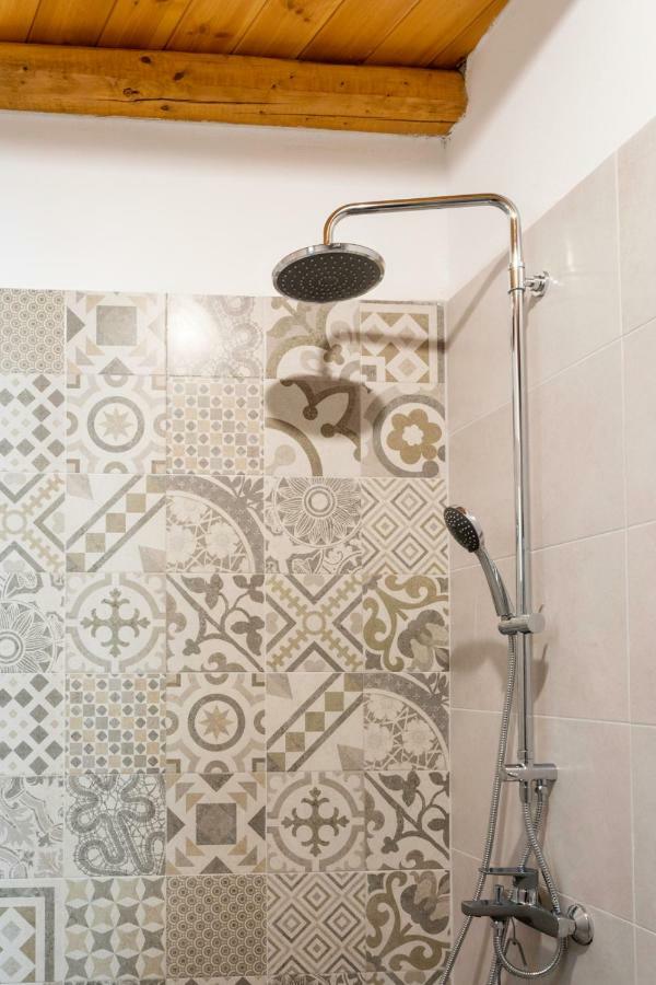 Marilena Natural Stone House, By Hellocrete Pigi  Luaran gambar