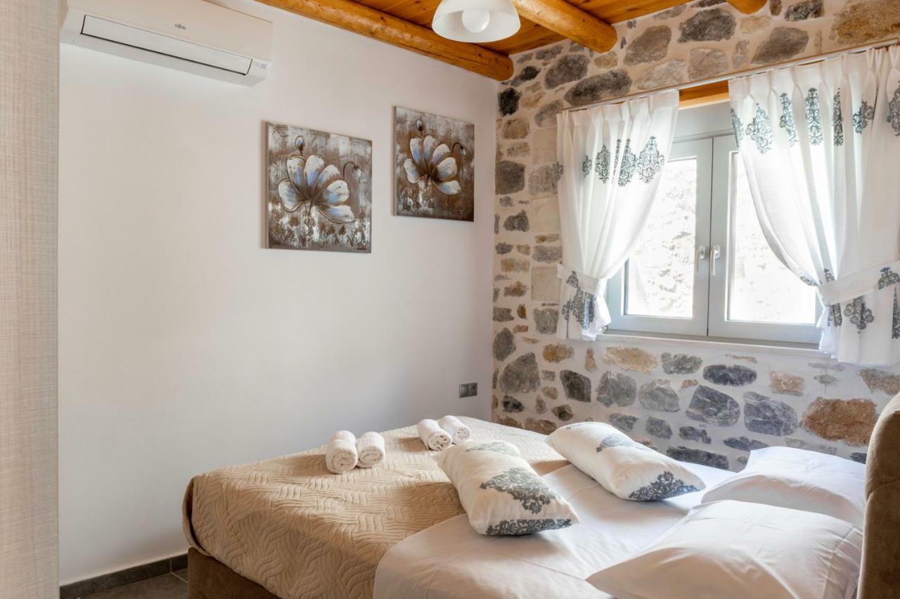 Marilena Natural Stone House, By Hellocrete Pigi  Luaran gambar