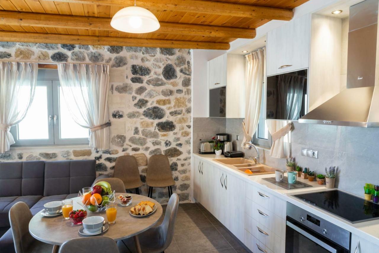 Marilena Natural Stone House, By Hellocrete Pigi  Luaran gambar
